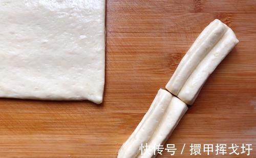 炸油条,学会这个配方和做法,保证蓬松酥脆,个个空心