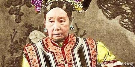 写下|慈禧身边的八大女官之一,会八种外语,用英语写下慈禧洗澡的秘密!