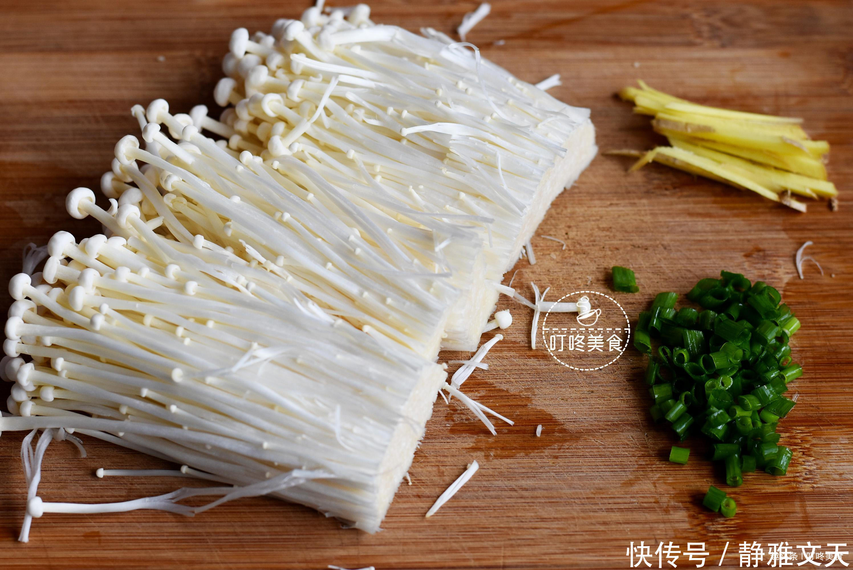 炖鲫鱼汤时，别只会加水了！加点它，鱼汤奶白又香浓，鱼肉更鲜嫩