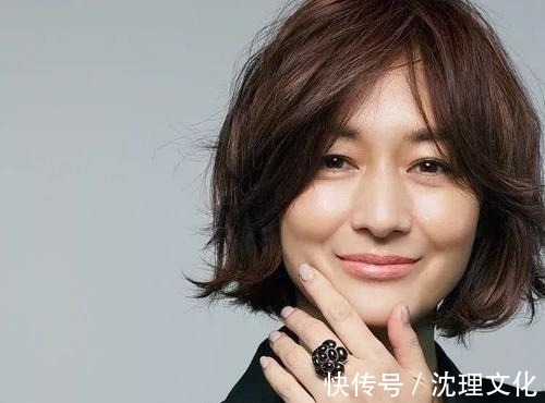 富冈佳子 这才是“黑白配”的穿搭精髓!52岁的富冈佳子,赢得体面优雅