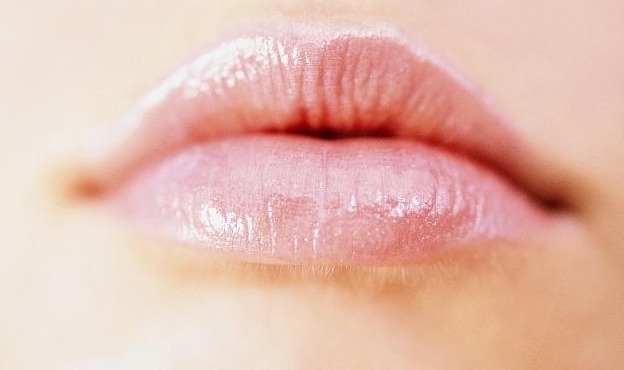 月经期间|女性身体上两个地方发白,暗示着子宫很干净健康,你是什么情况