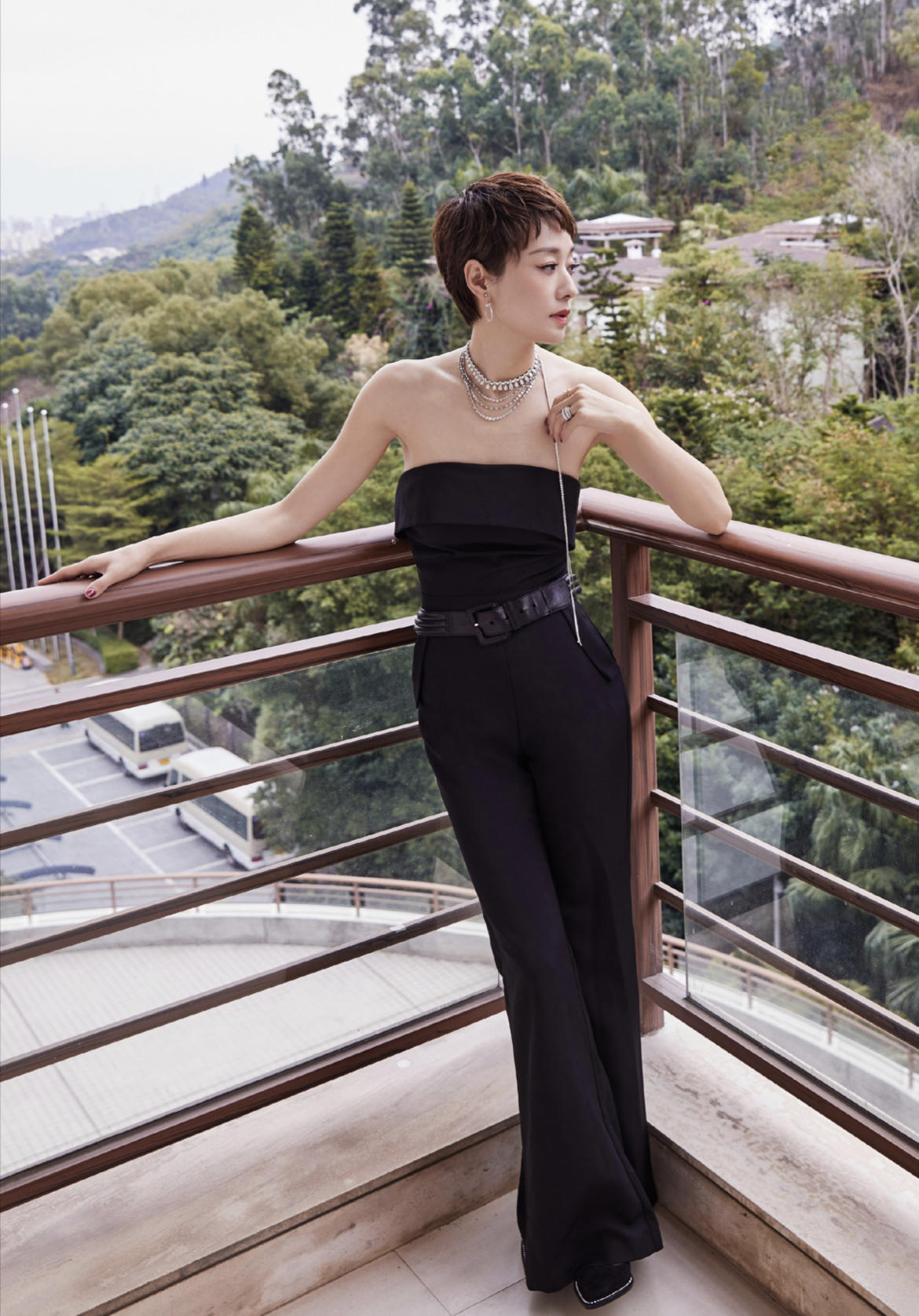 素颜|马伊琍够任性,素颜走机场,白色背心配破洞牛仔裤,依然高级时髦