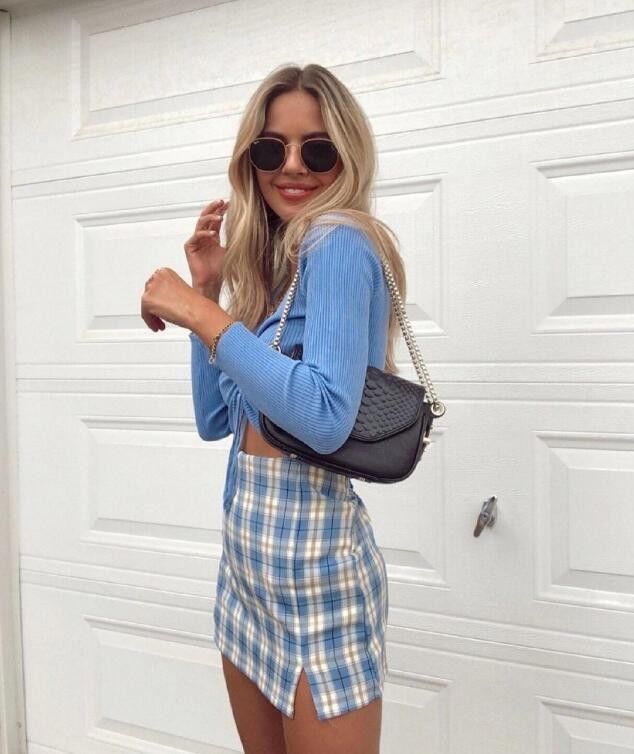 搭配|健康的小麦色简直不要太好看 她用明亮色彩来点亮穿搭的活力 ?