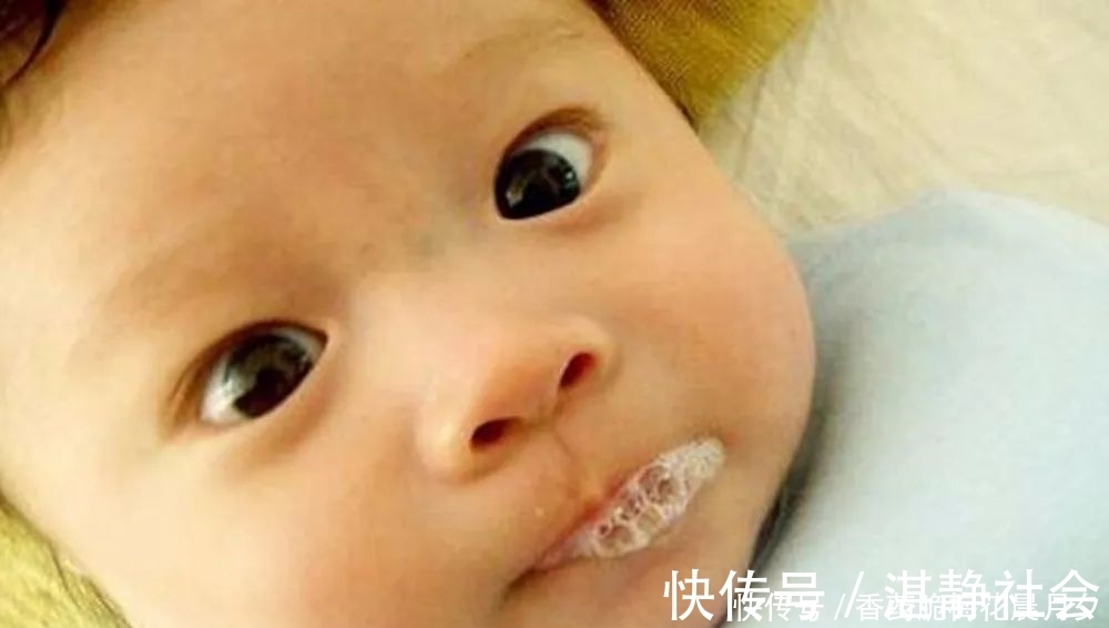 口水|宝宝爱“吐泡泡”,这5点原因需要知道,并不是预示着要下雨