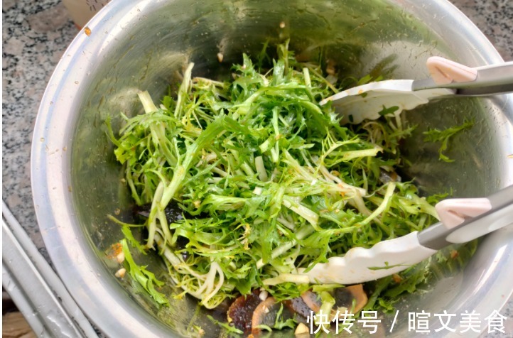 皮蛋|2元一斤的“天然下火菜”，夏天遇到要多吃，5分钟轻松搞定