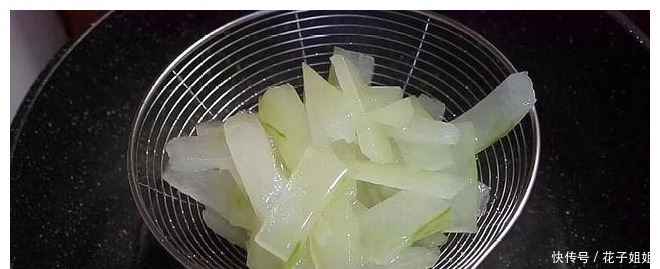 青辣椒|冬瓜最好吃做法，不凉拌，不红烧，比肉还香，一大盘上桌不够吃！