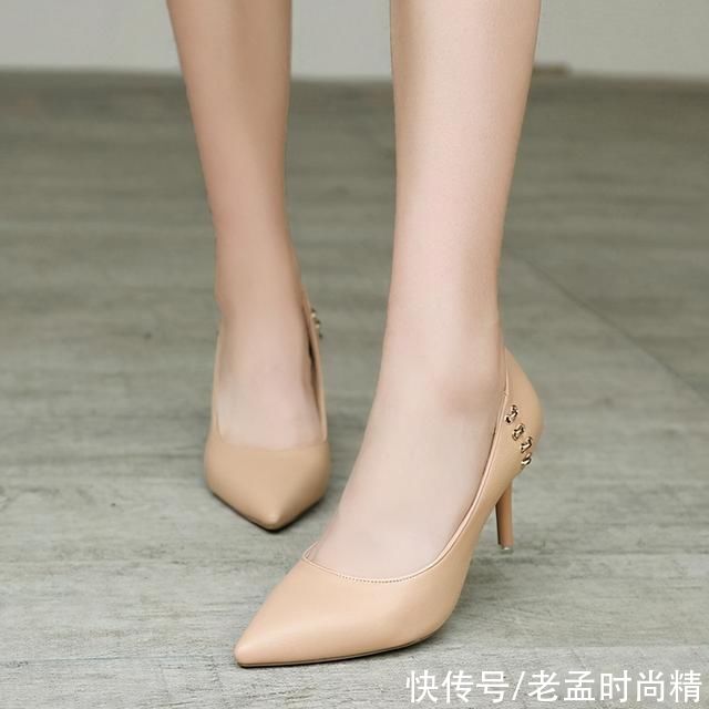 高跟鞋|今年最流行尖头单鞋，闺蜜们都喜欢它