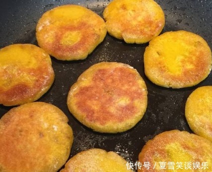  油炸|做南瓜饼时，还在用油炸大厨教你“1招”，低油少糖超美味