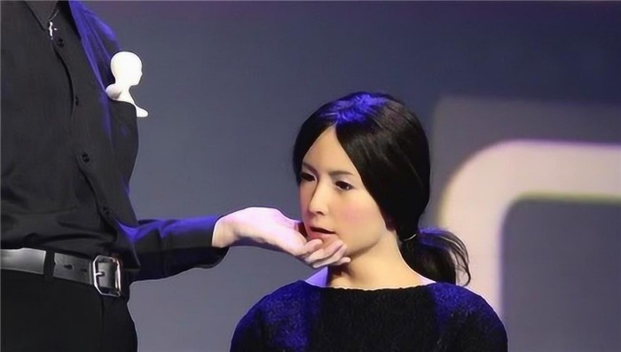 女性|日本女性机器人遭疯抢,内部结构百看不厌,网友在中国更好卖!