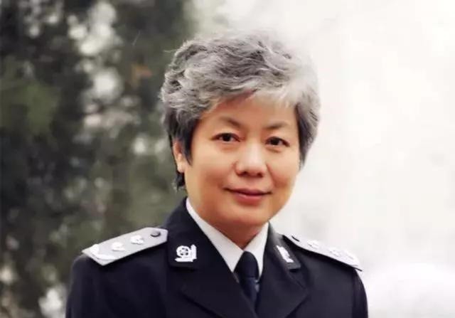 父母|李玫瑾这些东西会影响孩子大脑发育,家里再穷也不要断太早