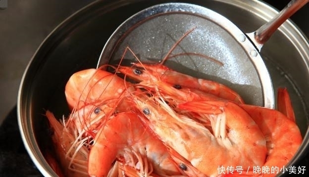 食物|煮大虾时,冷水下锅还是沸水下锅原来我们一直做错,难怪不鲜嫩