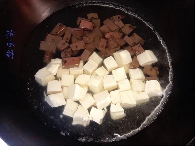 豆腐和它天生一对,隔三差五吃一些,清肠排毒,补铁补血气色好