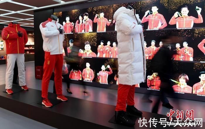 国货|安踏营收跑赢阿迪达斯，你也改穿“国货”了？