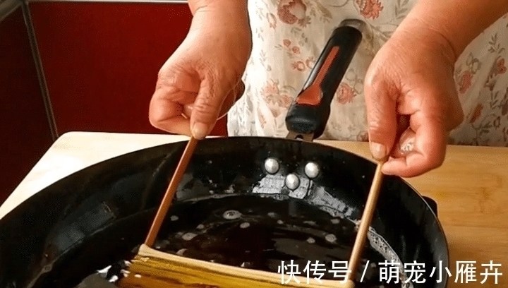 秋天，吃饼干面包不如吃它，我家一周做一次，咸香酥脆，特好吃