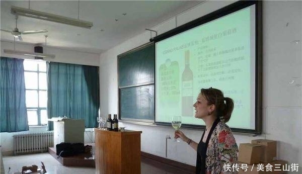 课程|“野外课去爬山，音乐课在海边”，大学里的“神仙课程”，让人羡