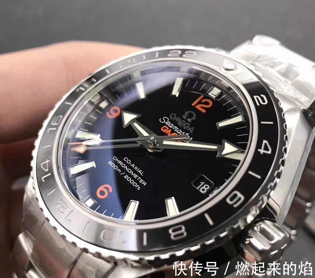 色差 VS厂欧米茄海马600GMT双时区复刻表真假对比一眼假吗!