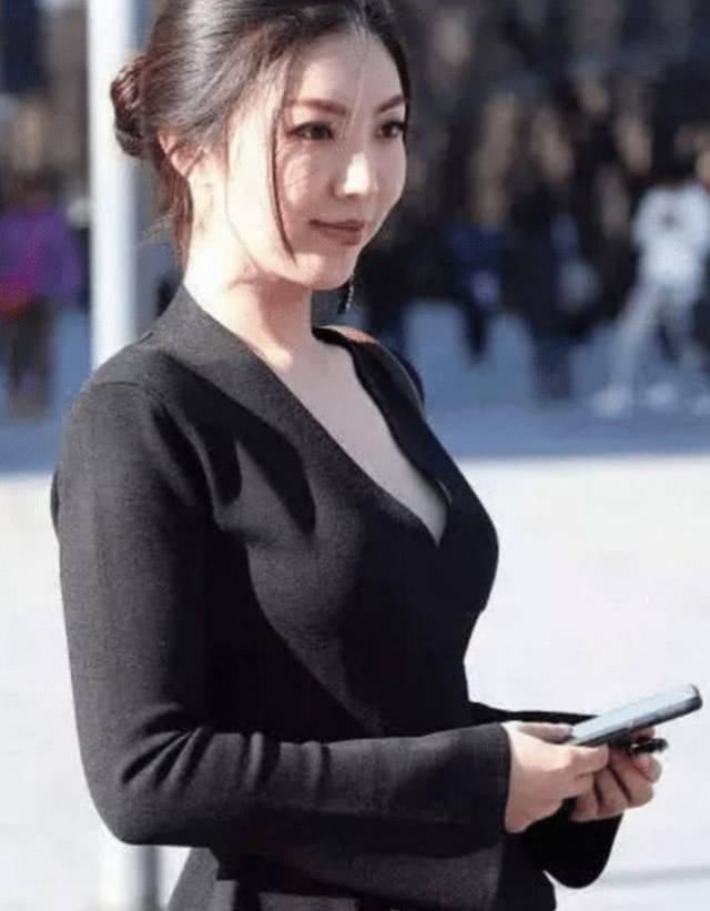 宠儿|爱上这位“辣妈多肉”,黑色职场勾勒迷人线条,网友微胖界宠儿