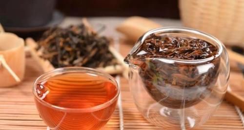 黑茶|喝茶不利于健康吗？医生提醒：无论老少，这2种茶尽量少喝