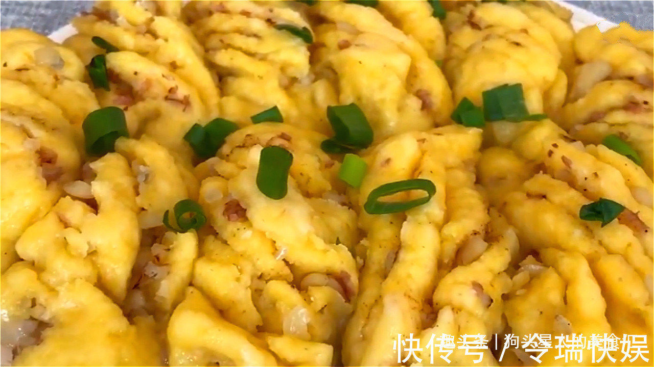做法|玉米面最好吃的做法，看着都流口水，暄软细腻，越嚼越香