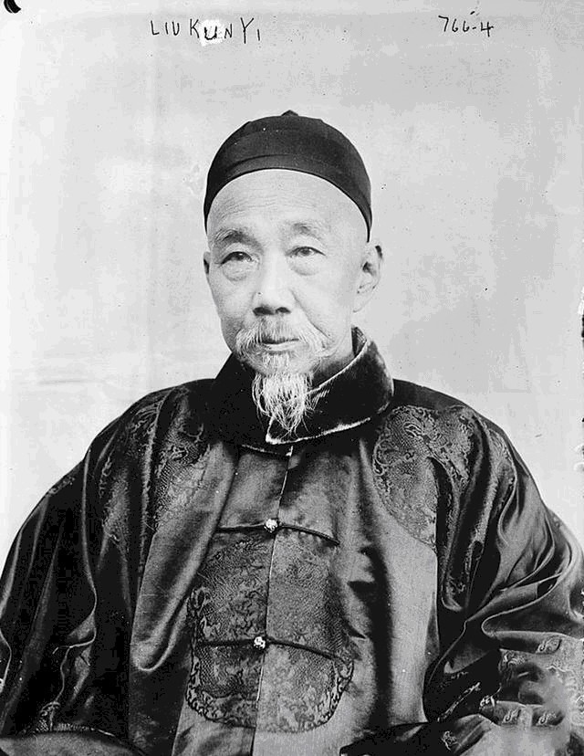 贪官|这才是清朝官员真实形象:个个好大的官威,图9才是大贪官和珅真实相貌