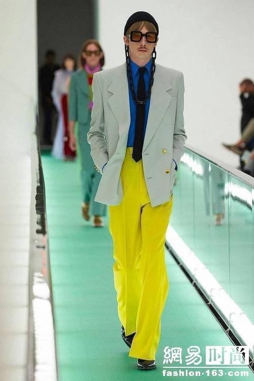 2021年流行色:象征力量和希望的极致灰+亮丽黄