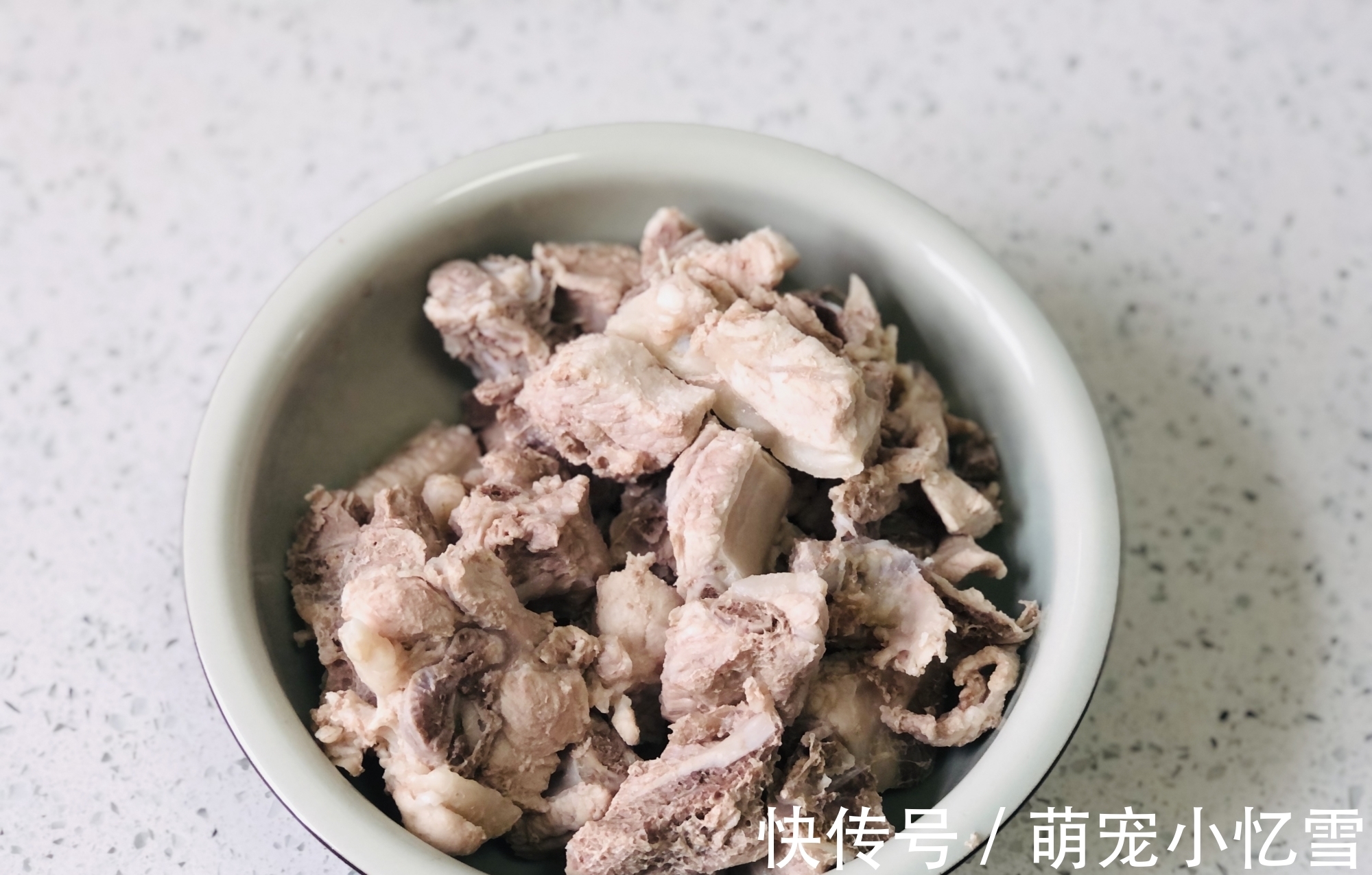 入秋后，遇到此肉要多吃，比牛肉便宜，比鸡肉香，补钙强身少不了