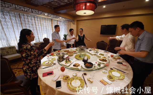 强身健体|中年男子高血压3年，坚持吃药，却瘫痪在床，医生：这2件事害了他