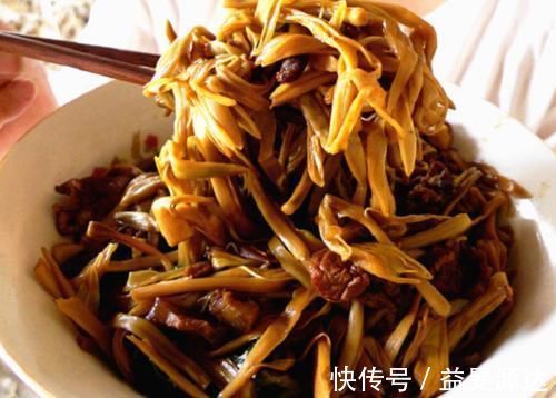 黄花菜|它是“失眠者的福音”,隔三差五吃一回,睡眠质量高,告别熊猫眼