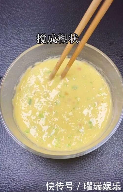 鸡蛋饼最快做法,手不沾面,早餐不用出去买了,在家就能做
