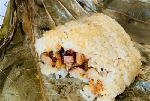 想吃糯米鸡不用买,在家做真材实料,一口气能吃2个,比茶市好吃