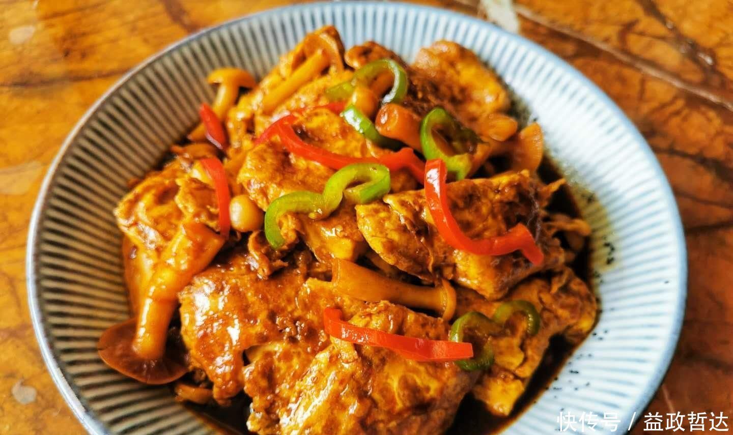 鸡蛋|鸡蛋豆腐新吃法，咸鲜香嫩的下饭菜，老人吃了养生，孩子吃了健脑