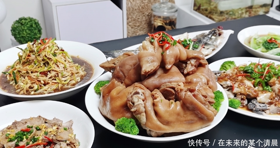 晒晒我家的年夜饭,1个人就能轻松搞定6道菜,荤素搭配,营养美味