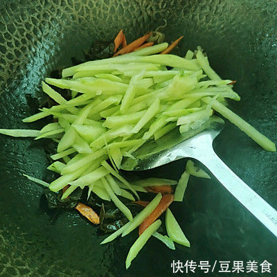 超级简单的炒佛手瓜，赶快get起来