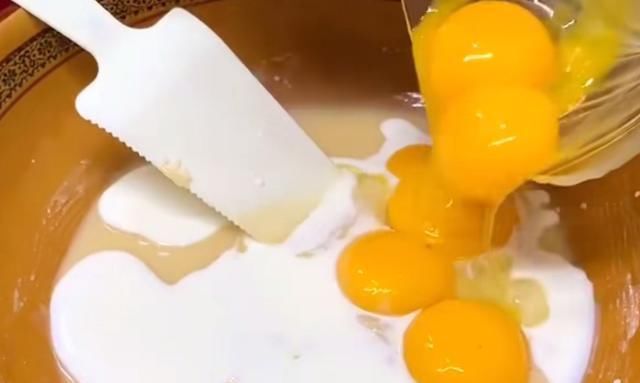 蛋糕|教你制作完美的戚风蛋糕,只要掌握这六点,烤好蓬松暄软又细腻