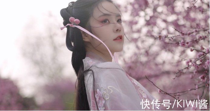 百妖谱|00后妹子因社恐500天不出门，玩cos后性情大变，竟成漫展女王？
