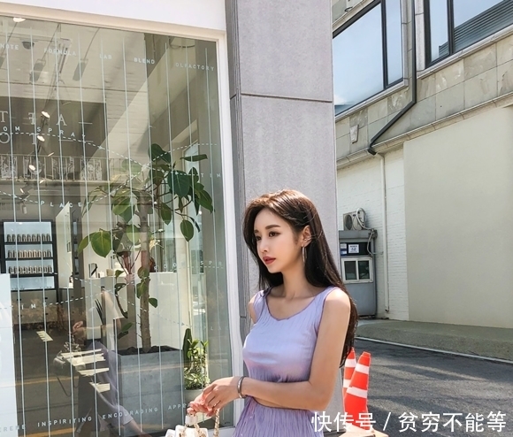  裙子|孙允珠：不同花色的裙子，完美映衬了模特的娇羞气质