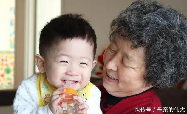 婆媳关系|“倒班式”带娃成为新潮流,老人与父母职责分明,好处的确有不少