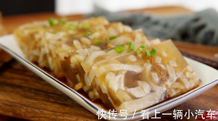 猪皮冻最忌直接煮,难怪不好吃!做好2个关键,爽滑透亮,特别香