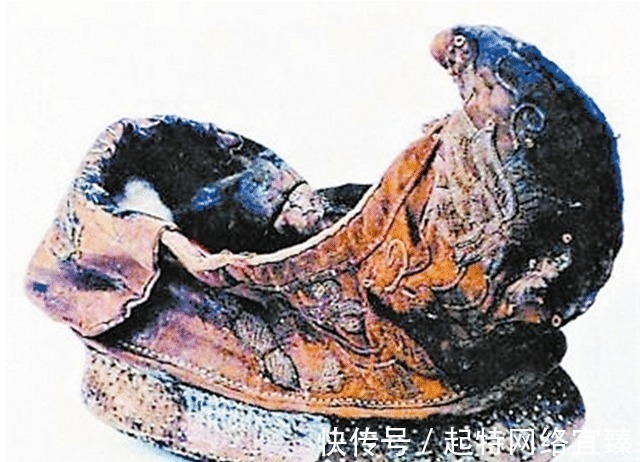 高跟鞋 中国人都觉得高跟鞋是一种舶来品,殊不知千年前中国就有了高跟鞋