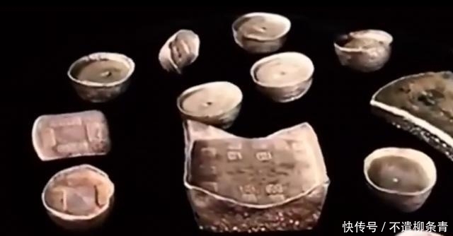 美女抱一箱“银锭”鉴宝,专家看后脸色潮红:你扶好站稳,我报价