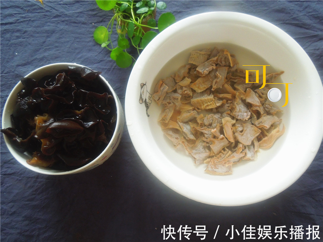 肉香满溢的蹄髈烧法,笋干和木耳更受欢迎,炖一锅一家人吃两餐