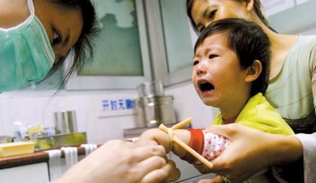 大惊小怪|娃生病排号排到800多，宝妈崩溃投诉，儿科医生自“作”自受