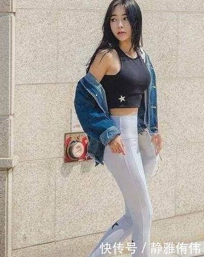 穿打底裤 穿打底裤的美女,在海边释放不一样的美,所有路人的目光被你吸引