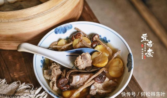 板栗|立冬之后多喝煲汤,此三种食材的搭配堪称完美,汤浓肉香实在好吃