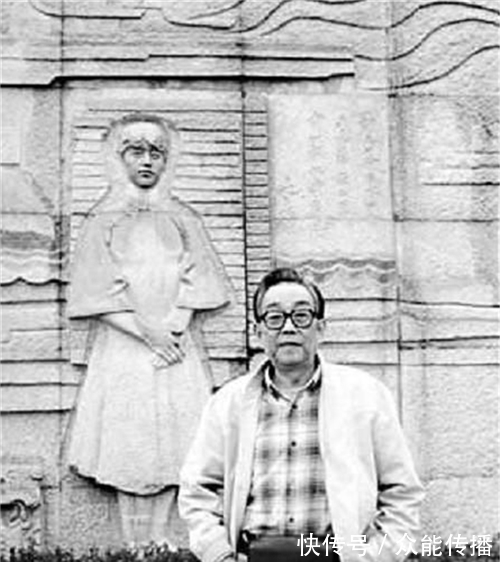 墓碑#冰心做错了什么?为何孙子要在她墓碑上泼红漆,写上“枉为人表”