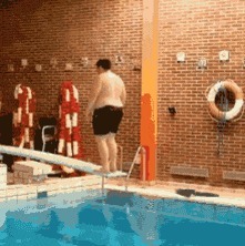 |搞笑GIF:晚上女神突然发了一张图过来 她是不是在暗示我什么