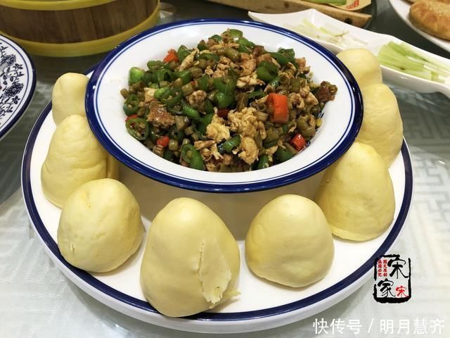 孩子3周岁宴席，880元标准上了27道菜，客人吃完竟说贵了