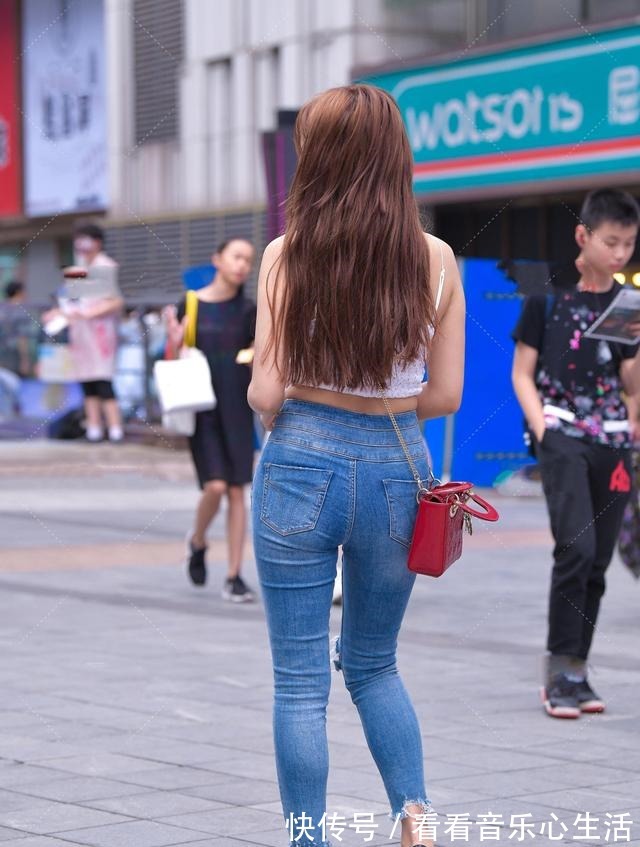 牛仔裤 牛仔搭配时尚又漂亮,给人一种休闲而又不失时髦的感觉!