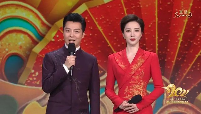 历届央视春晚主持高光时刻：倪萍业务能力过硬，撒贝宁临场反应强