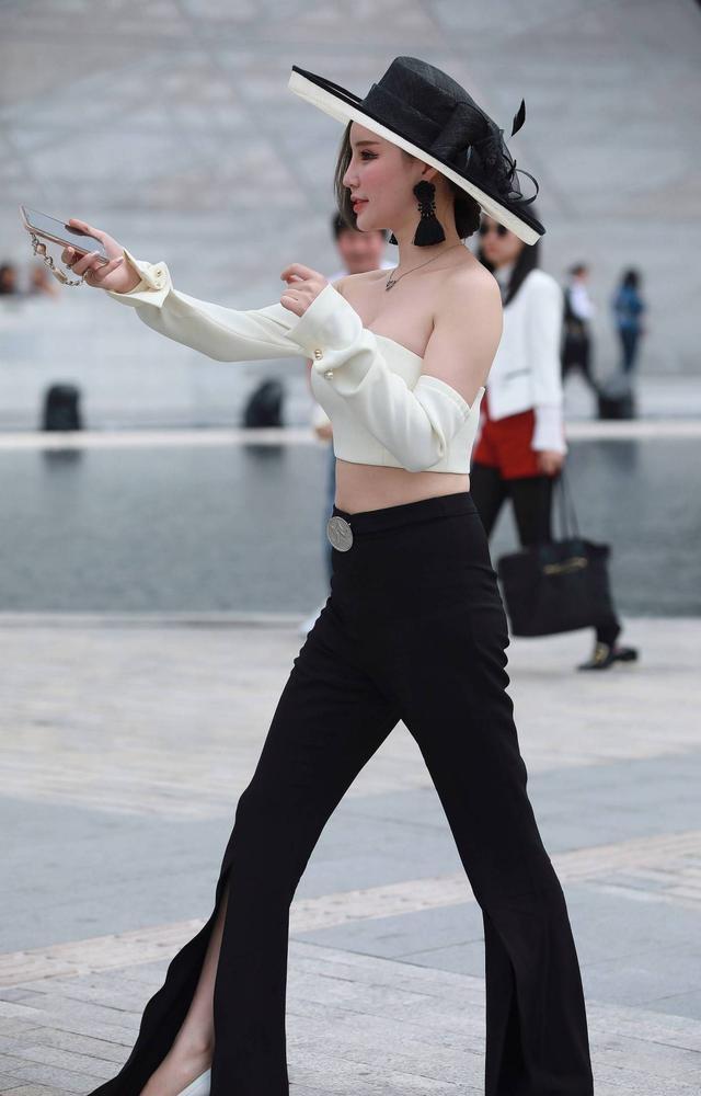 瑜珈裤|街拍美女:不止九分裤适合动态风格,5分长裤也可以,开启5分裤穿搭新模式